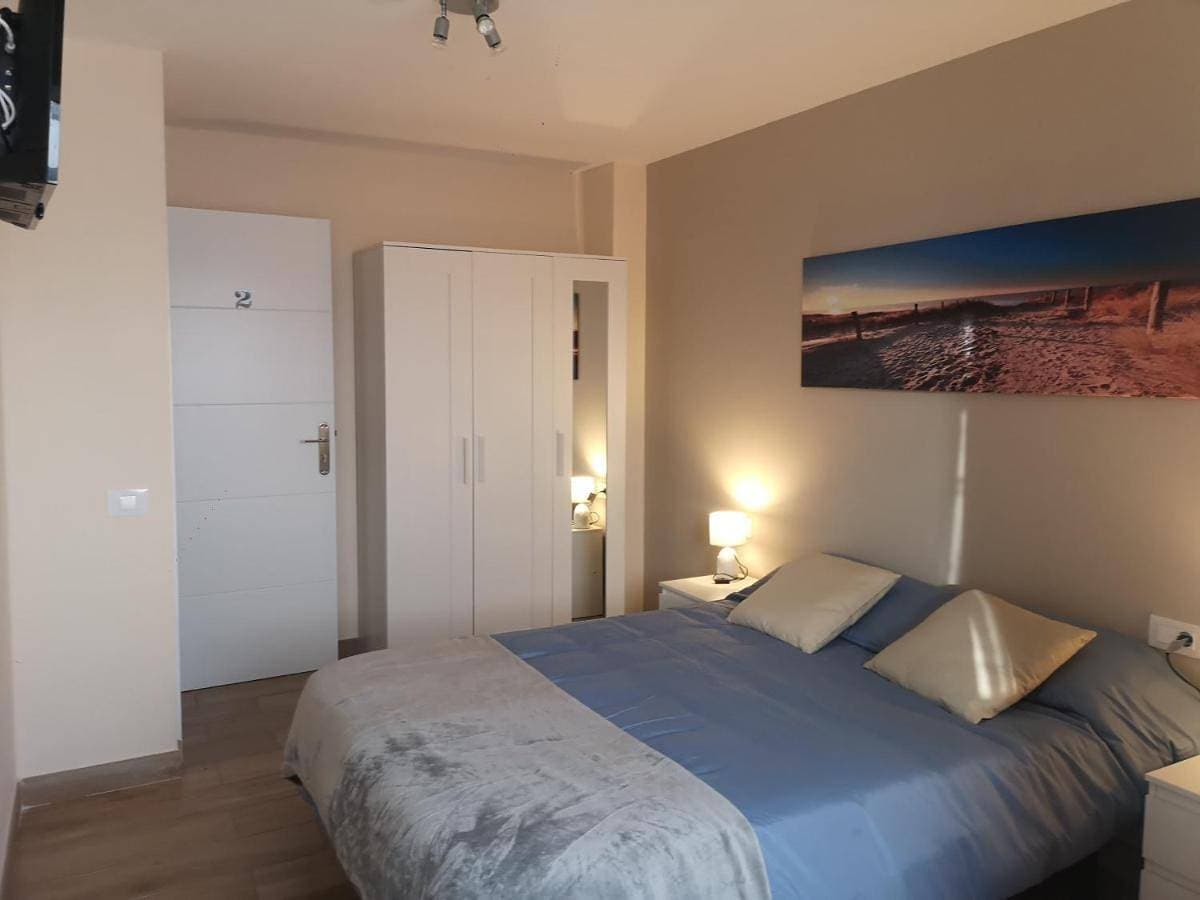 Hostal Mari en La Laguna, alquiler habitación privada en hostal, 6 habitaciones cerca de la universidad y aeropuerto Norte, 3 baños compartidos 1
