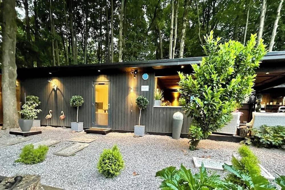 Foto 10 von 17: Luxury Lodge close to Clifton Suspension Bridge, hot tub. Sleeps 2 people.