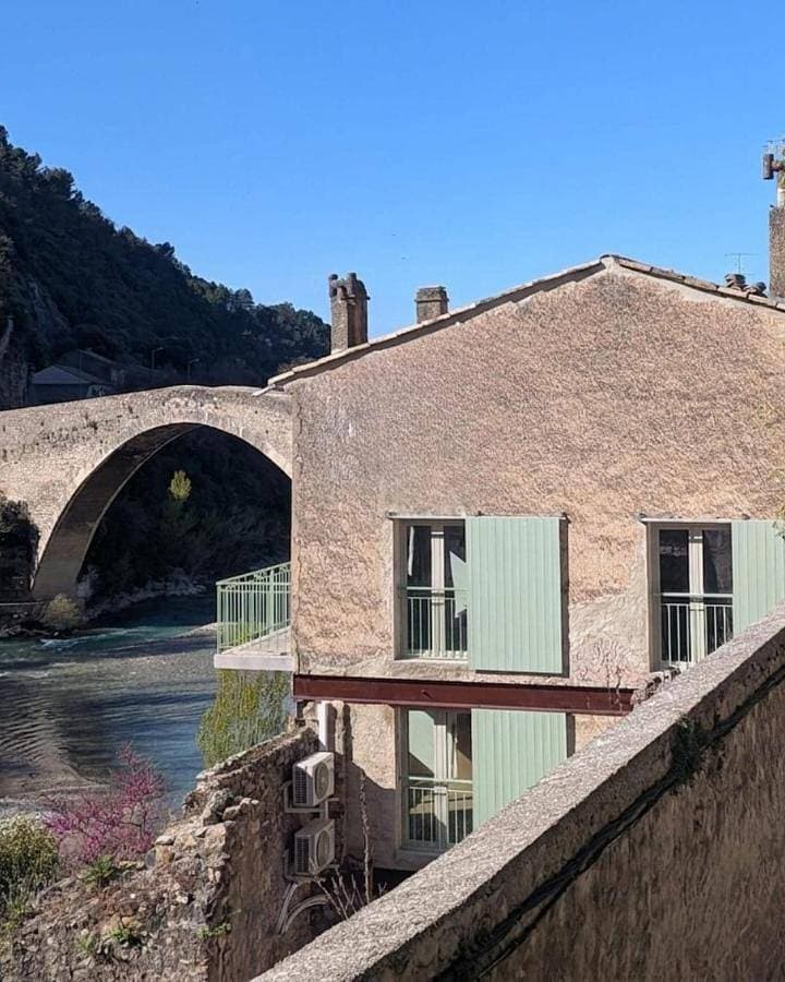Appartement avec balcon vue Pont Roman de Nyons 1