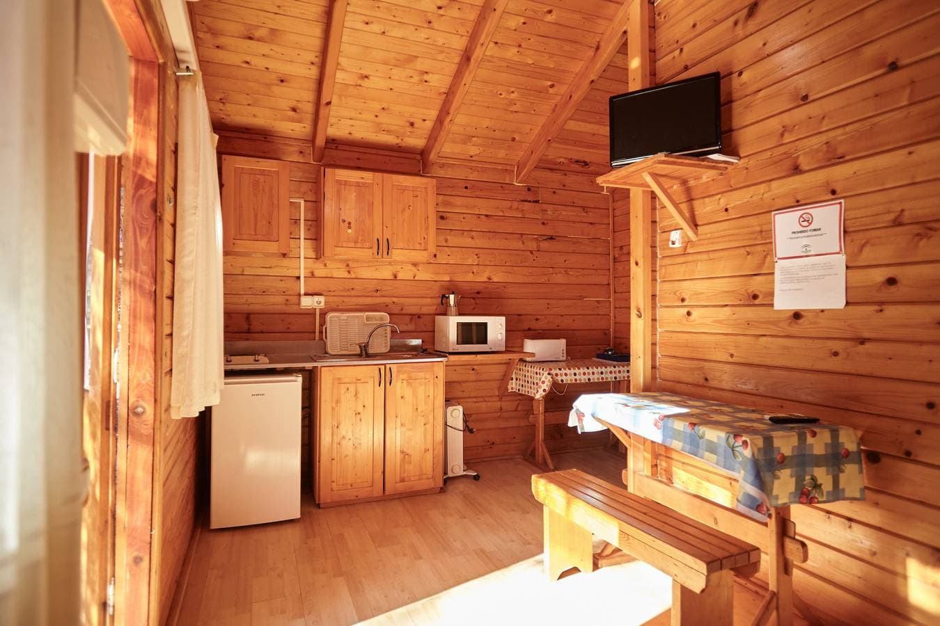 Foto 6 von 35: Landhaus 'Cabaña De Madera 4' mit Bergblick, Gemeinschaftspool und Klimaanlage