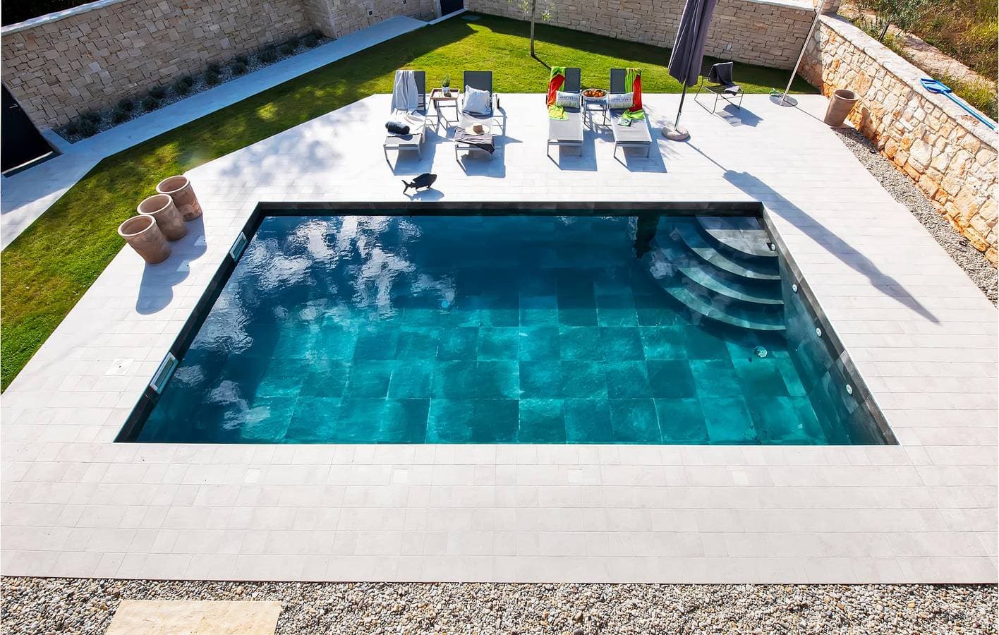 Foto 2 von 47: Modernes 200 m² großes Apartment mit Pool, WLAN und nur wenige Schritte vom Zentrum von Matohanci entfernt