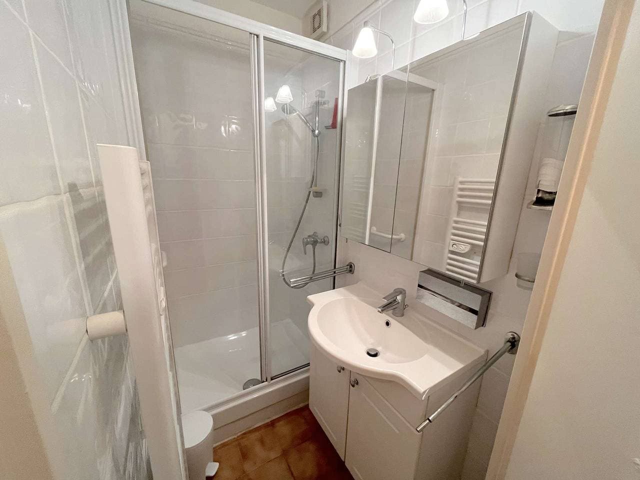 Foto 8 von 21: Ruhige Wohnung mit Pool und Parkplatz, strandnah, für 4 Personen in Rayol-Canadel