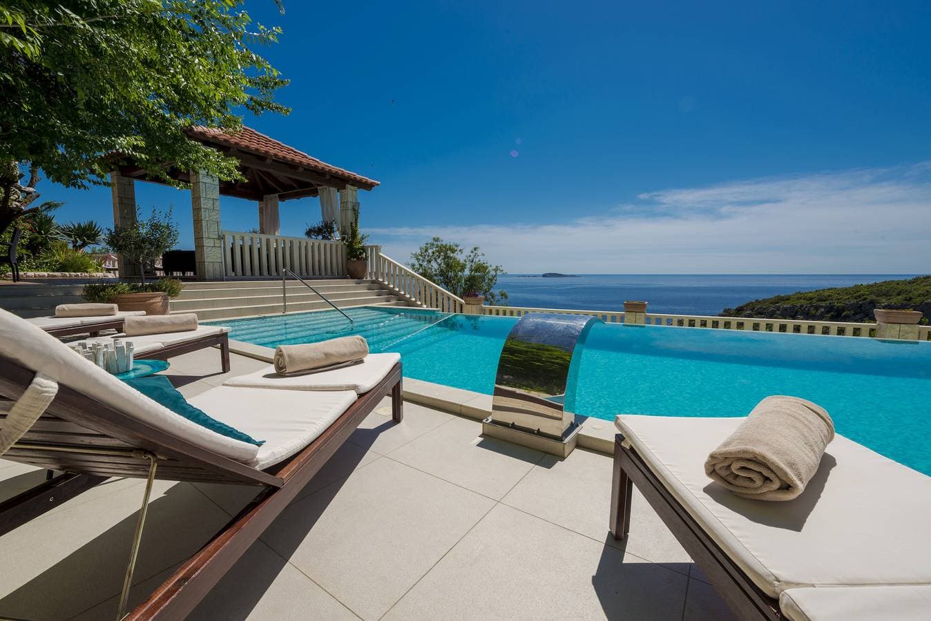 Luxus Villa fuer 10 Gaeste mit beheizten Pool und atemberaubenden Meerblick 1