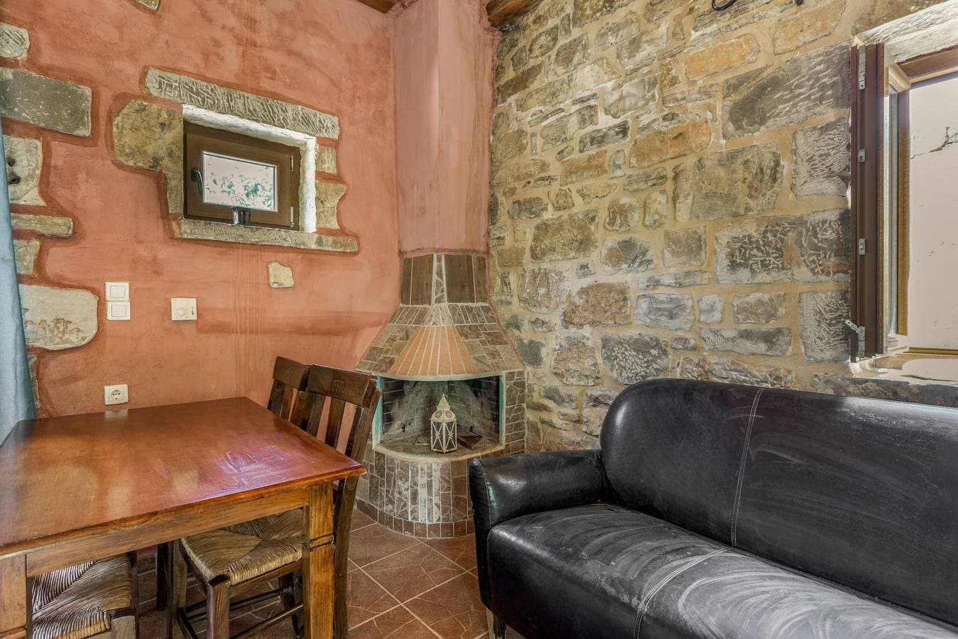 Foto 3 von 31: Finca 'Akros Oreon Ferienwohnung Voliares' mit Bergblick, privater Terrasse und WLAN