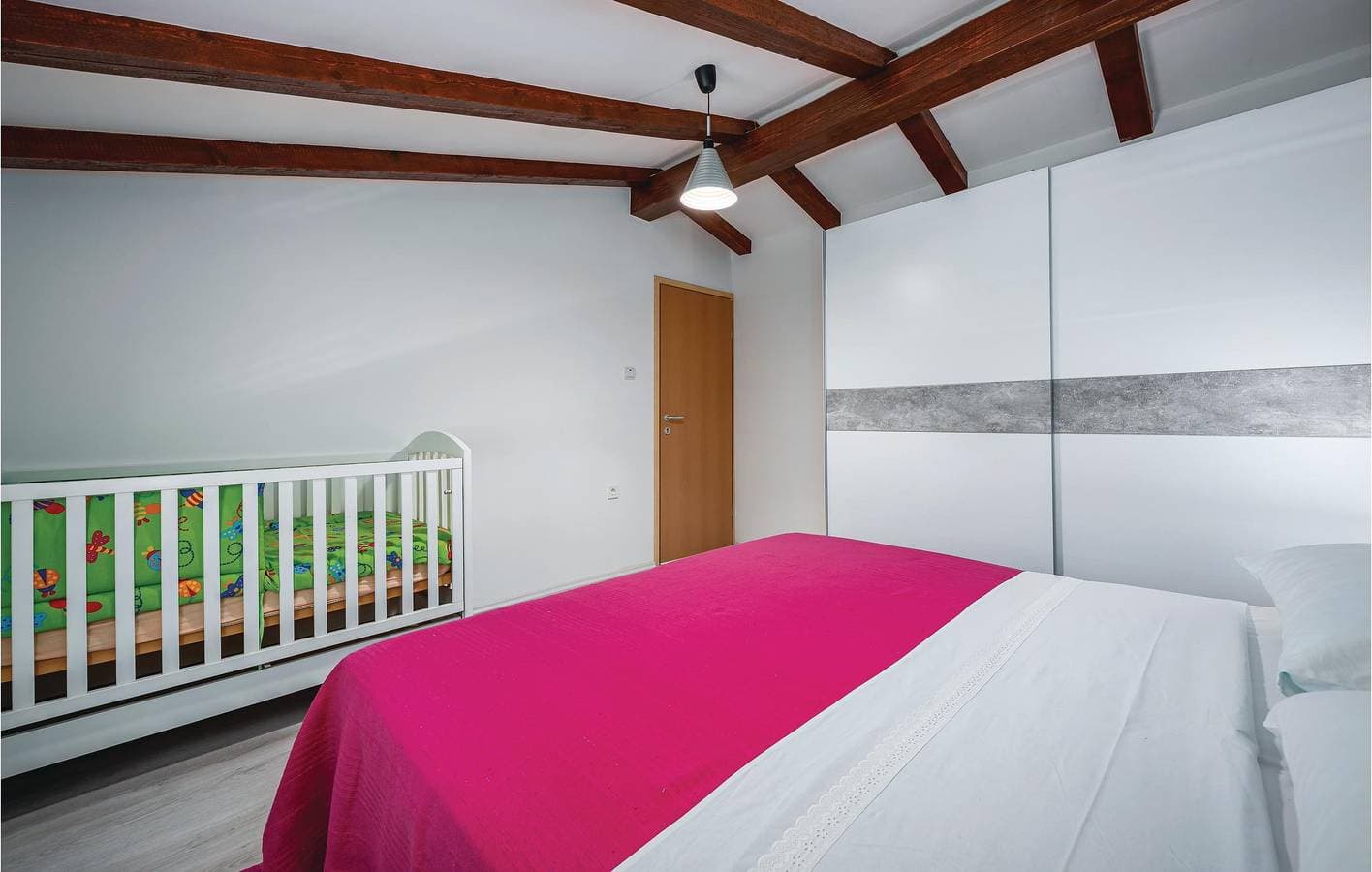 Foto 12 von 23: Gemütliche 2-Zimmer-Wohnung mit Pool, WLAN und in der Nähe des Stadtzentrums