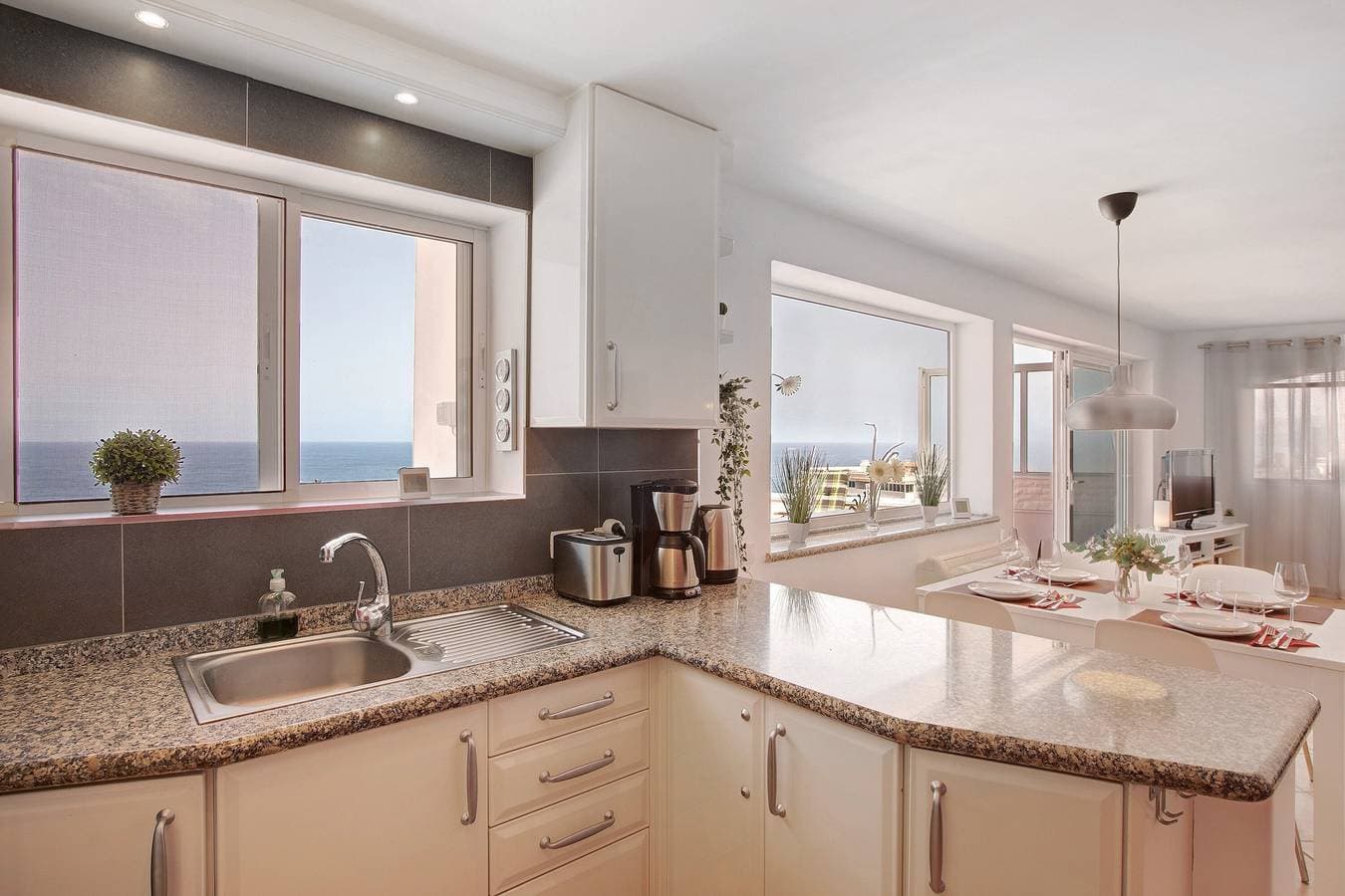 Foto 9 von 29: Ferienwohnung 'Apartment Seaside' mit Meerblick, WLAN und Klimaanlage