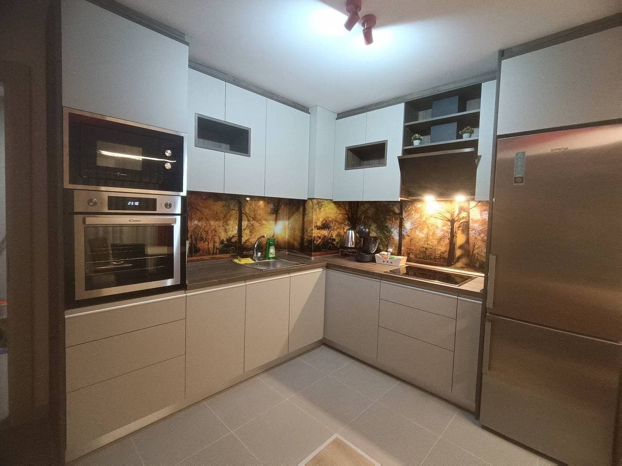 Foto 8 von 46: Luxuriöse Wohnung im 19. Stock mit Pool, Fitnessstudio und Blick auf die Stadt