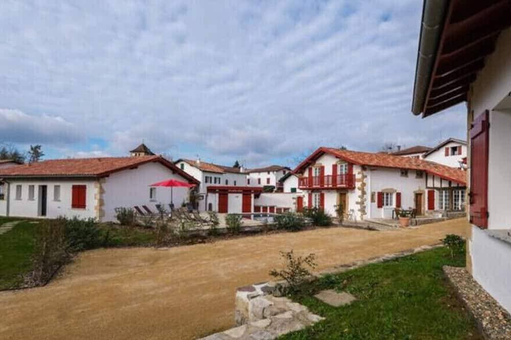 Foto 8 von 26: New-walk to town-climatisé-terrasse-pets-parking-calm