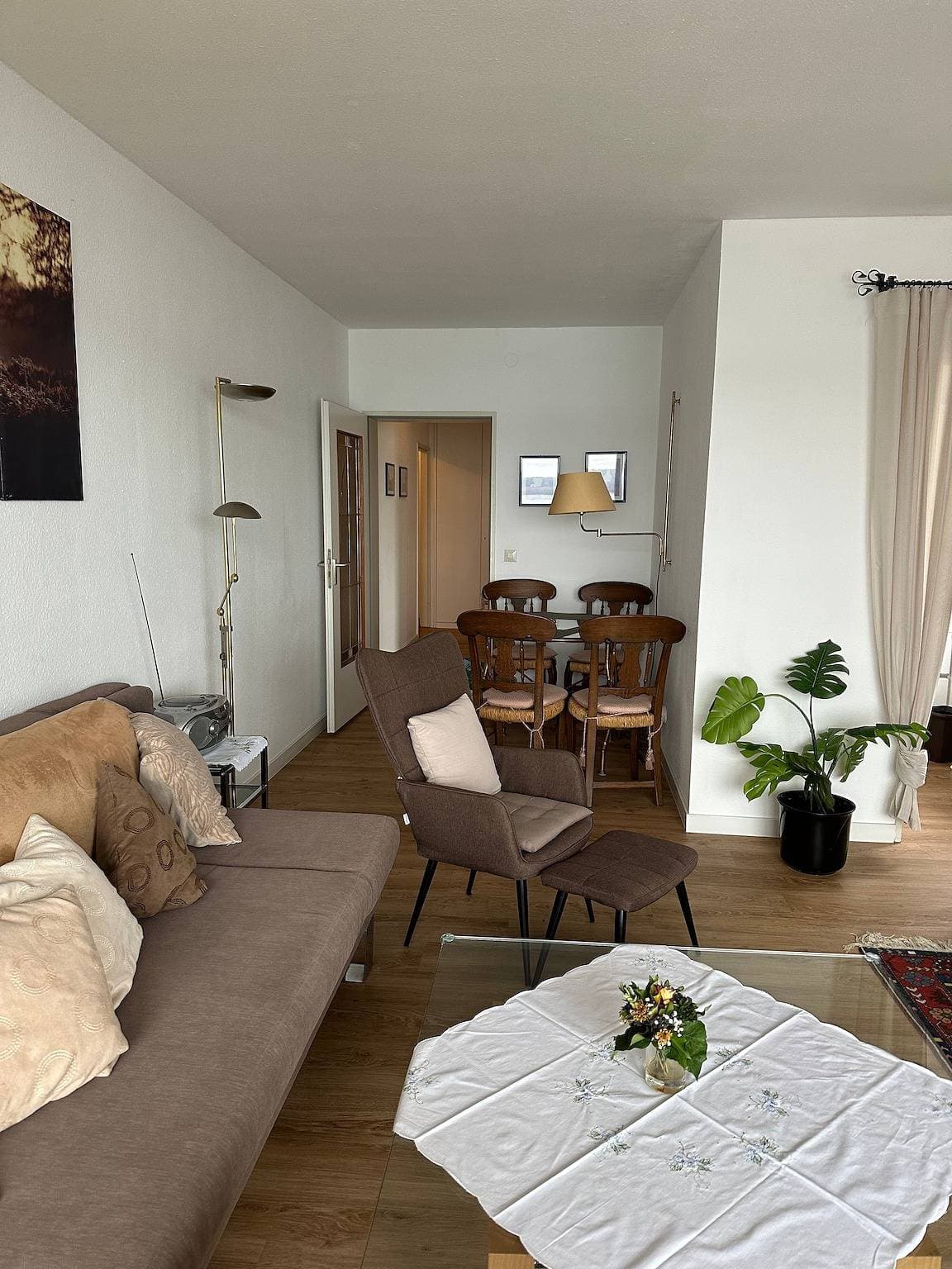 Foto 8 von 12: Gästehaus 'Fewo Strandweg Überlingen' mit Bergblick, Gemeinschaftsgarten und Balkon