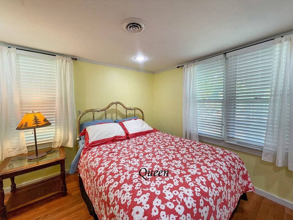 Foto 11 von 18: Hope's Cottage-Walk to the Casino! Wifi available & Motorcycle Friendly