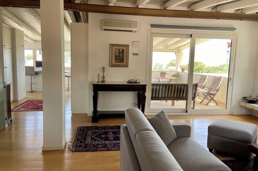 Foto 13 von 30: Marinella Home & Sea: Terrace with Ocean View & Comfort in Sferracavallo (Sleeps 8)
