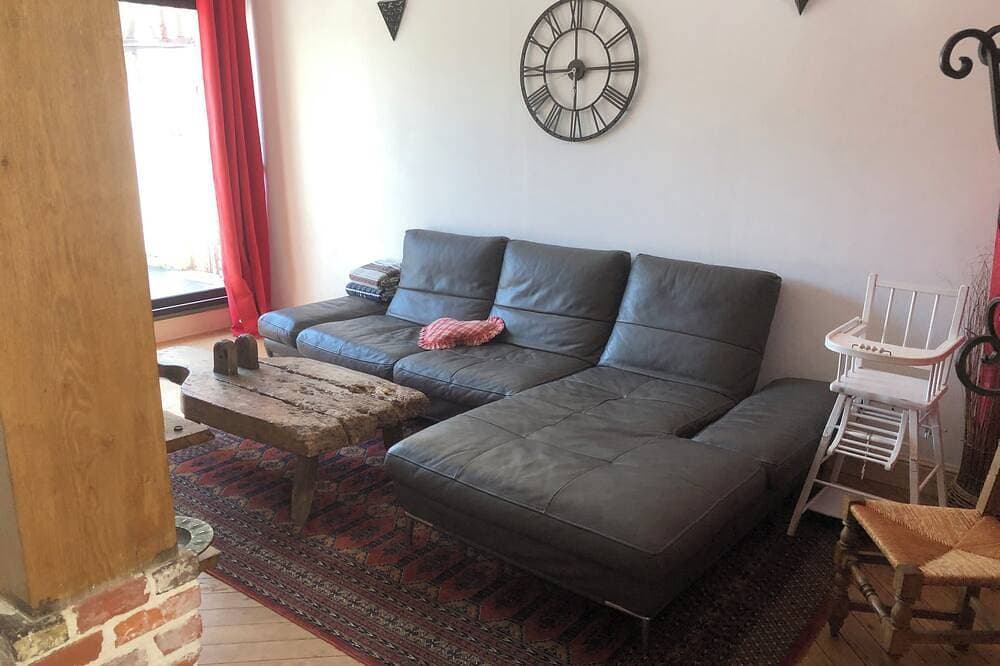 Beautiful, large family home. In the heart of Honfleur. 2-12 people 1