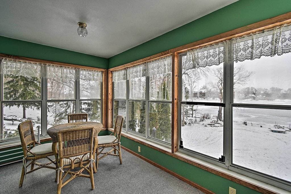 Foto 4 von 39: Waterfront Fond du Lac Home on DeNeveu Lake!