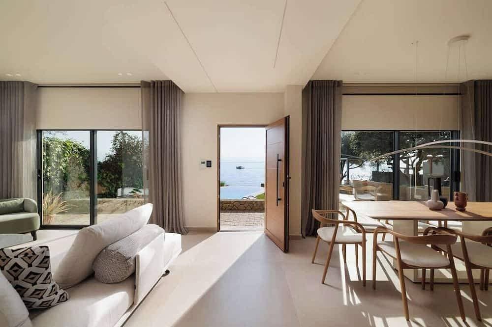 Foto 3 von 30: Villa Alia, Modern Comfort Direct Beach Access