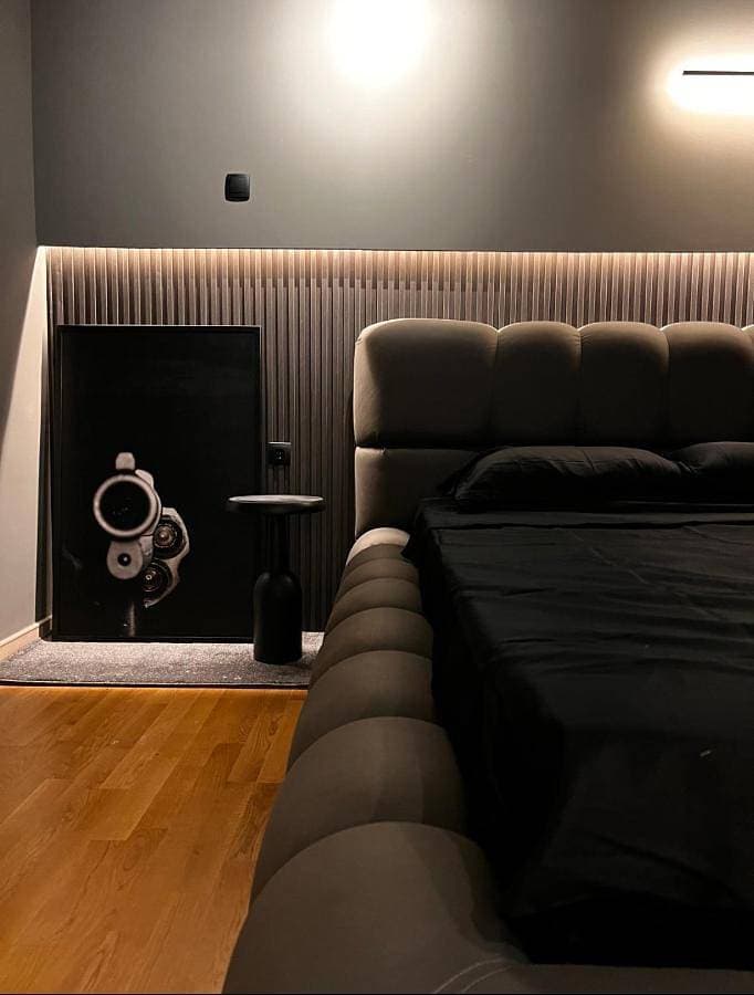 Demo Apartments Black 1