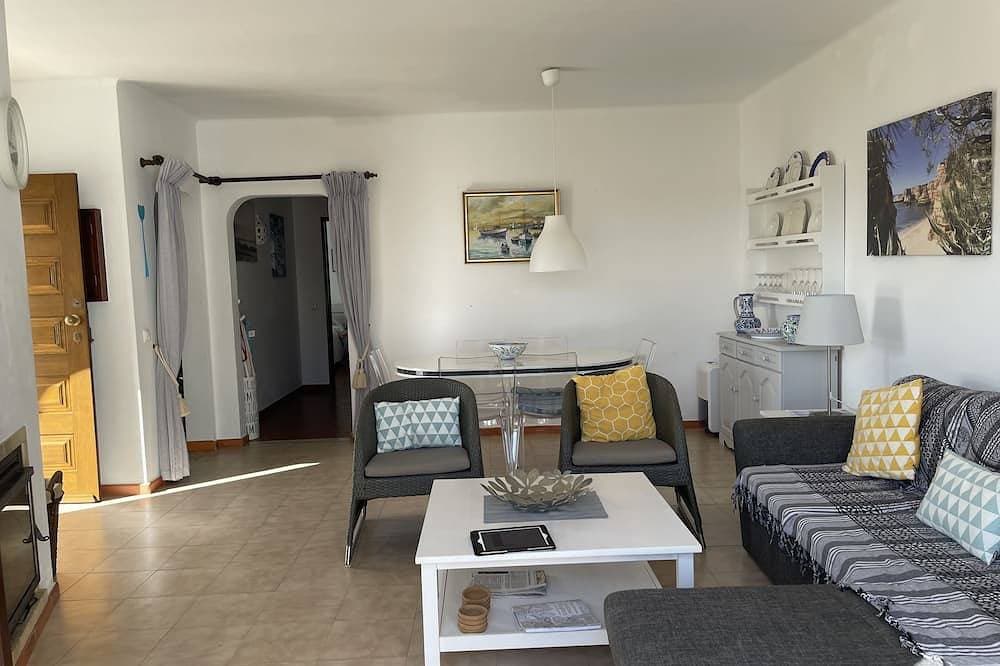 Foto 9 von 30: Apartment mit Meerblick vom oberen Balkon und Gemeinschaftspool. 5 Minuten zu Fuß zum Strand