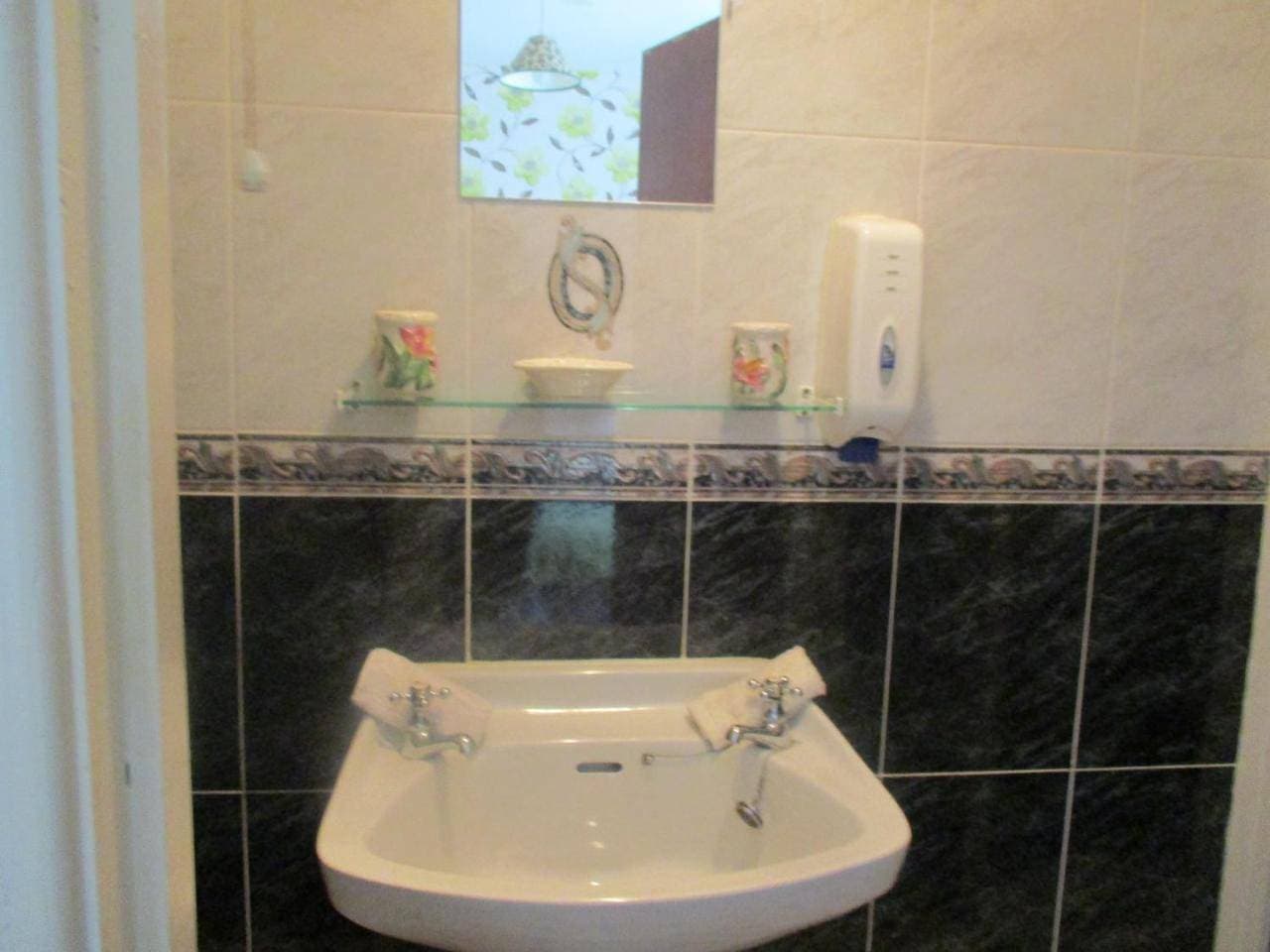 Foto 8 von 12: Family Room with Shower