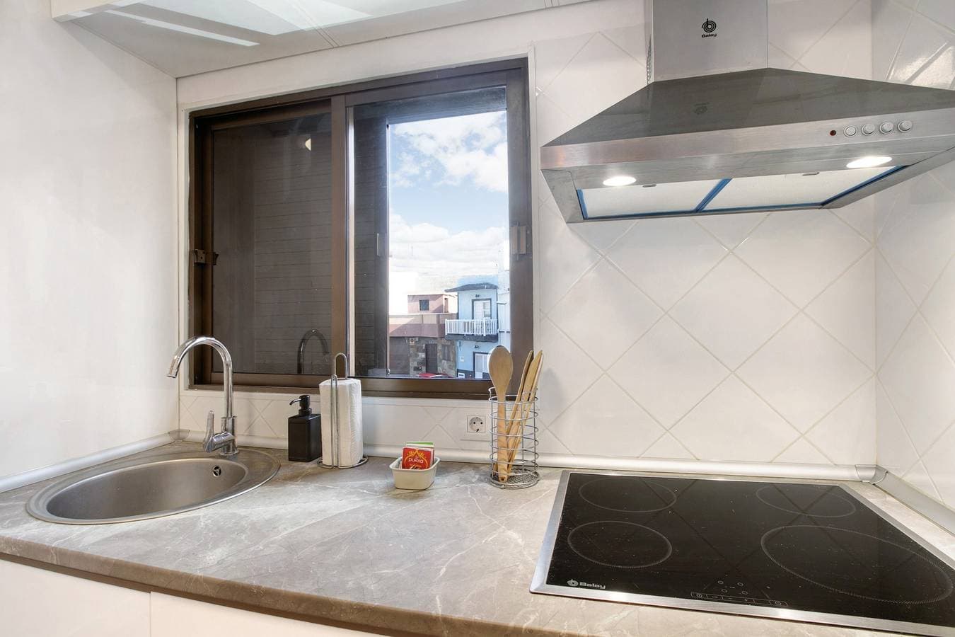Foto 4 von 21: Ferienwohnung 'Eras Views' mit Meerblick und WLAN
