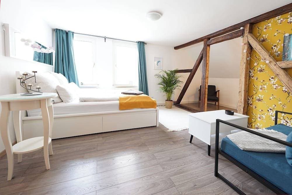 Foto 7 von 30: Offene, gemütliche Dg-Etage in Haus - Mit Wohnzimmer, gr. Bad, Wifi, Netflix