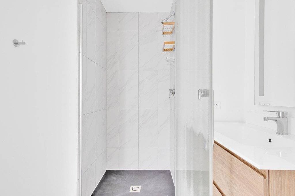 Ideal Lincoln Park Studio w/ W/D & Lounge, 2 blocks from L, by Blueground 1