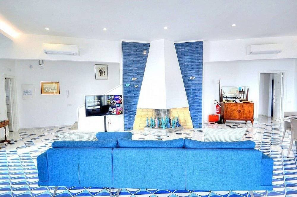 Foto 5 von 30: Villa Teti: A bright three-story villa built sheer above the sea, with Free Wi-Fi.