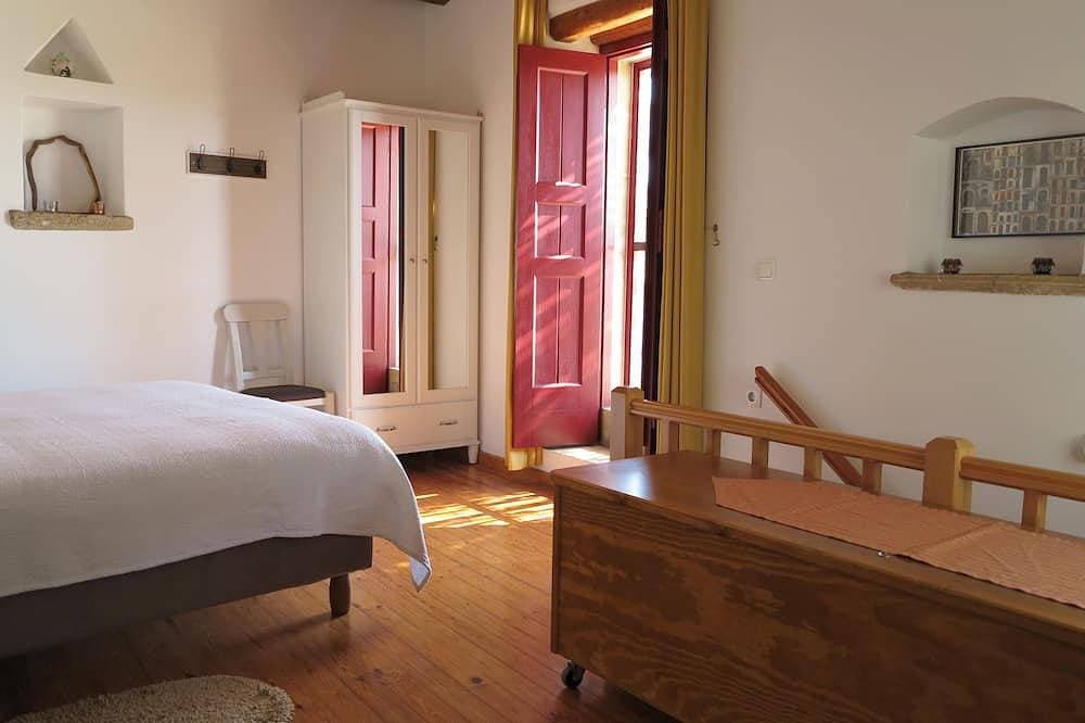 Foto 3 von 30: Schön erneuertes traditionelles Steinhaus in Vori, Süd-Kreta, Griechenland.