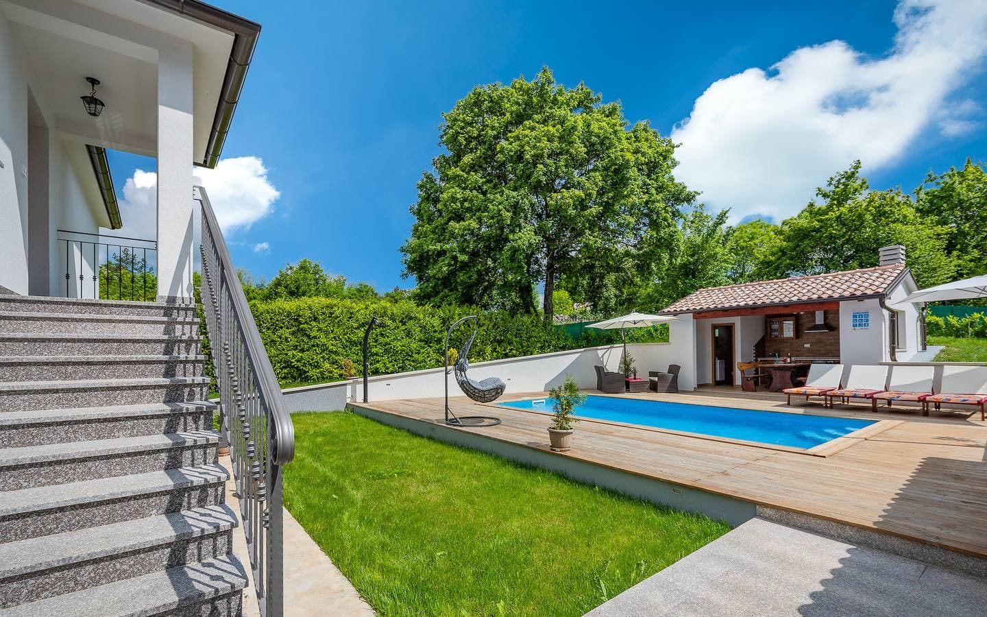 Foto 5 von 27: Sonnige Villa mit Privatpool, Jacuzzi, Ping-Pong, Spielplatz, Babybett