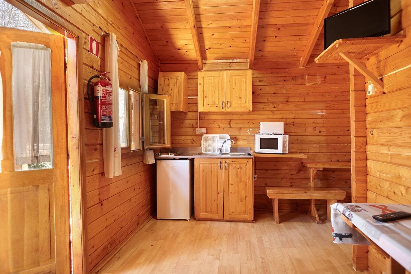 Foto 8 von 38: Landhaus 'Cabaña De Madera 5' mit Bergblick, Gemeinschaftspool und Klimaanlage