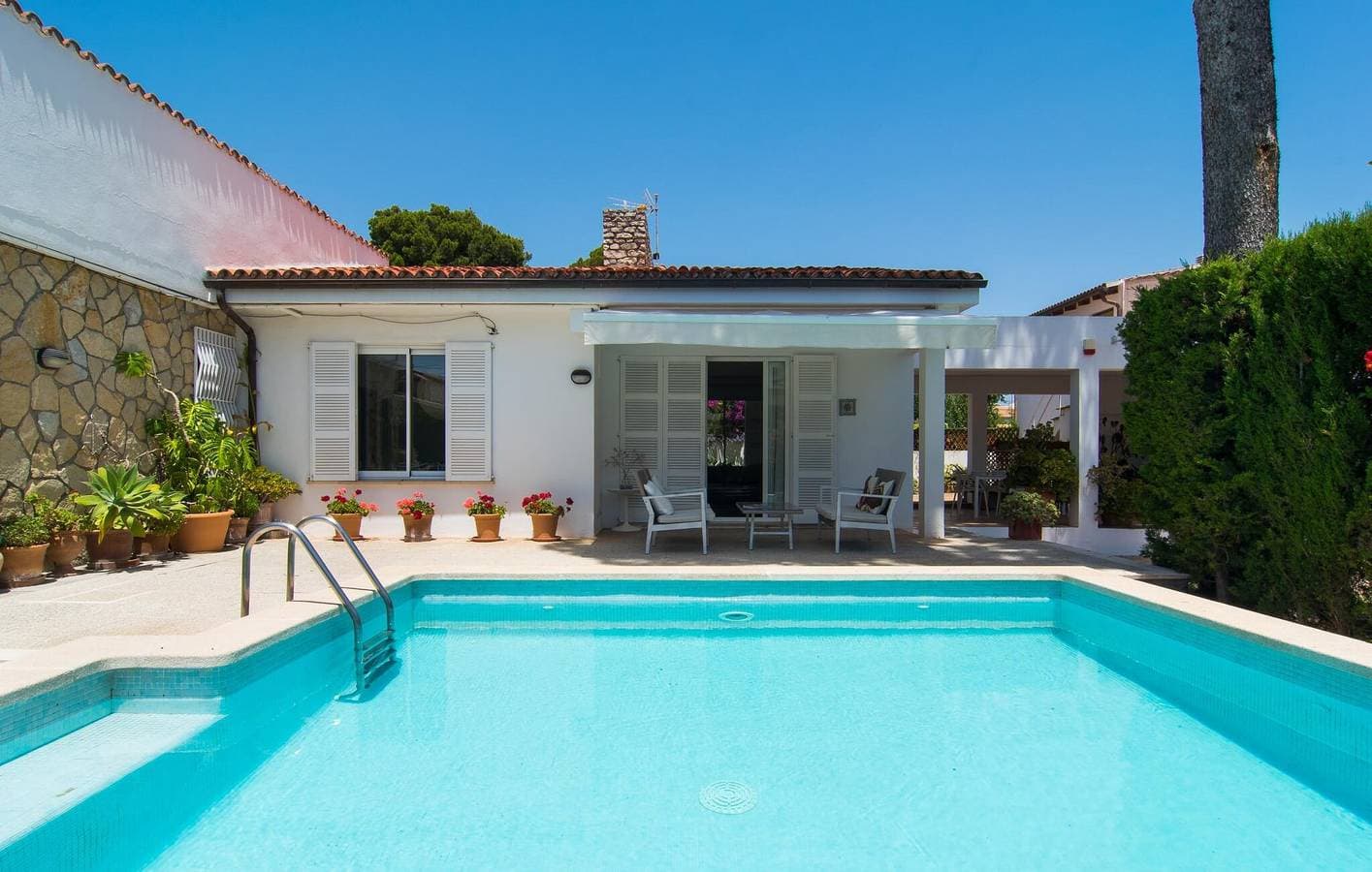 Foto 2 von 32: Rückzugsort am Strand mit Pool, AC und Terrasse
