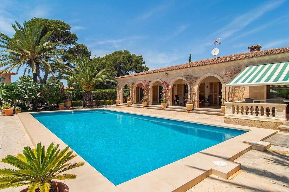 Foto 12 von 30: Lovely home in Cala Pi with private swimming pool, can be inside or outside