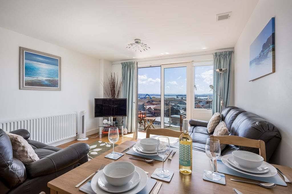 Foto 2 von 25: Brownsea View - Balcony with views over Poole Harbour