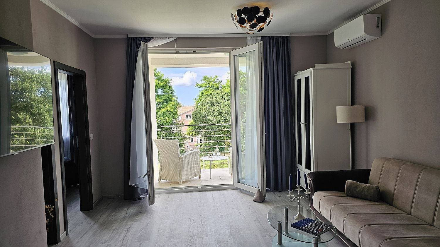 Foto 6 von 23: Hundefreundliches Luxusapartment mit Pool, Babybett, Parkplatz, WiFi