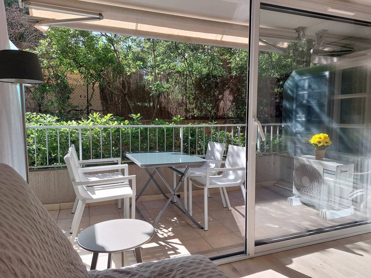 Foto 4 von 12: Au bord de mer: Studio pour 2/3 pers. à Saint-Raphaël, avec clim, balcon et proche commerces