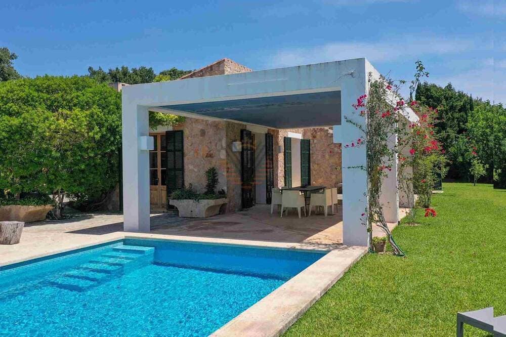 Privates Refugium mit Pool am Meer 1