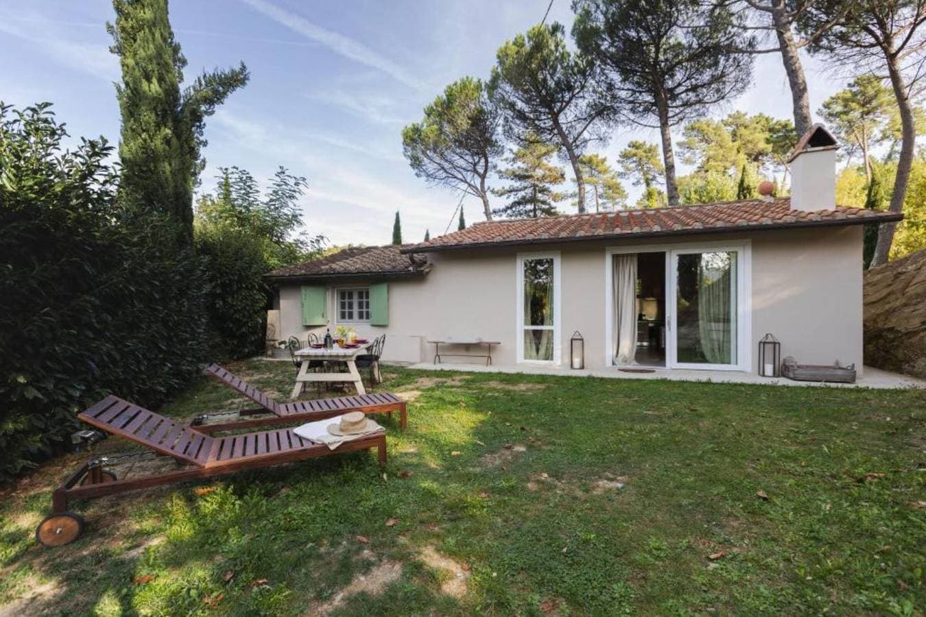 Foto 9 von 34: Villa mit Salzwasserpool, privatem Garten und Park im Mugello