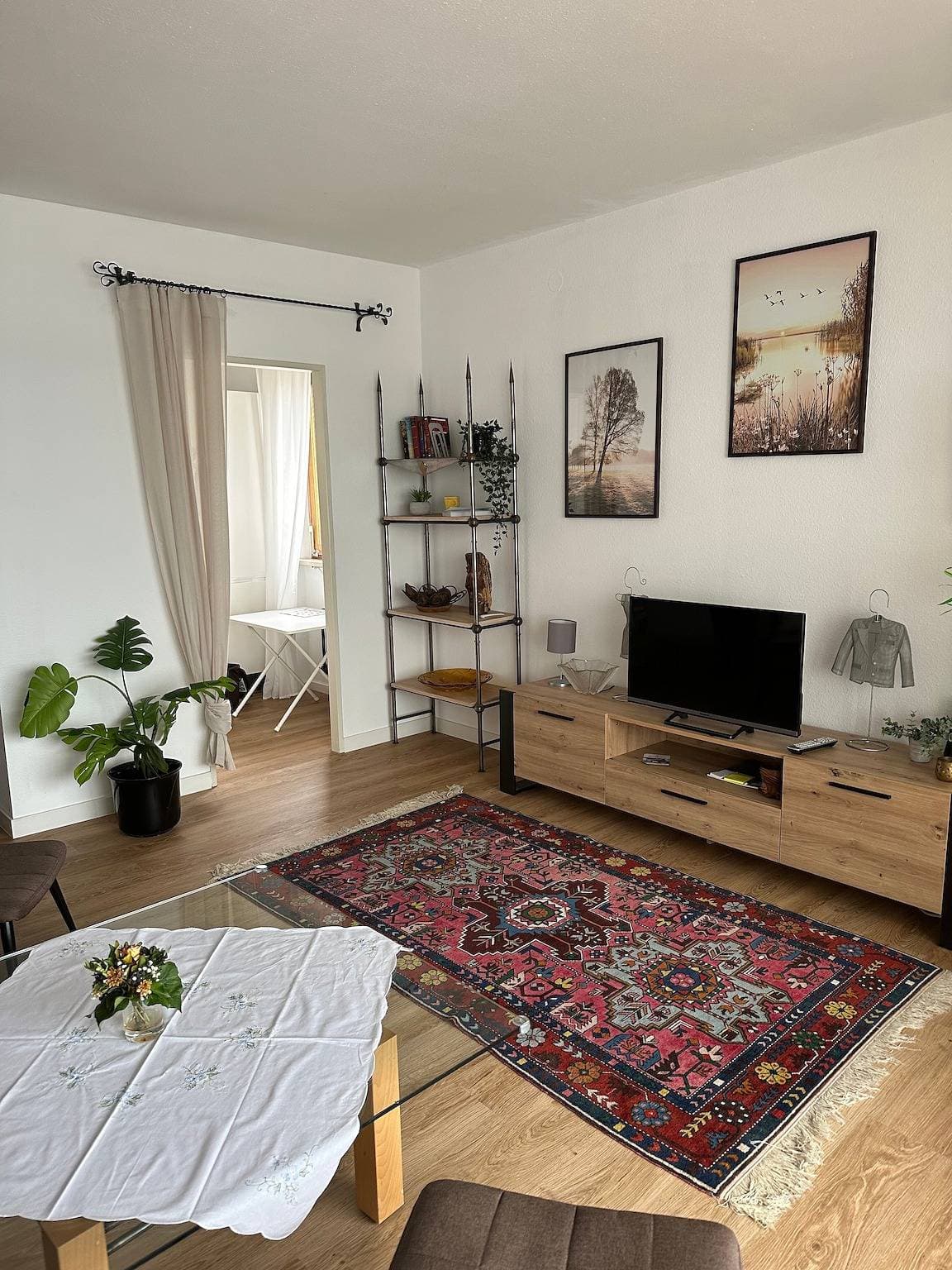 Foto 7 von 12: Gästehaus 'Fewo Strandweg Überlingen' mit Bergblick, Gemeinschaftsgarten und Balkon