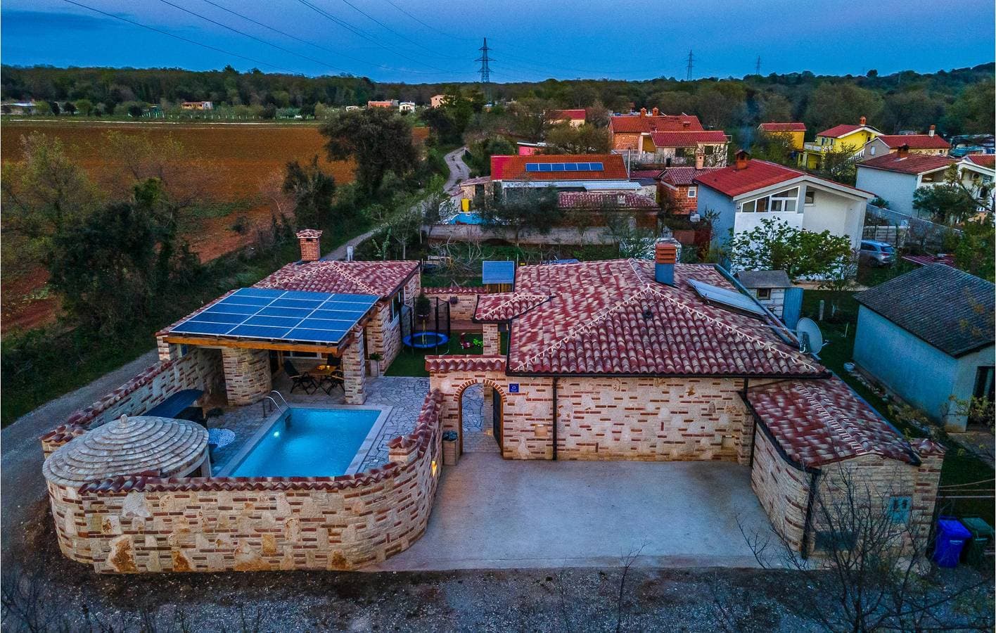 Foto 6 von 51: Gemütlich, 2 km von der Küste entfernt: WLAN, Pool und Terrasse in Ližnjan