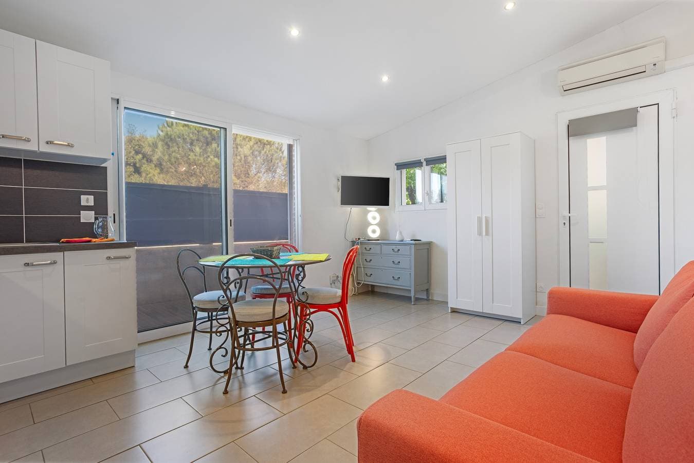 Foto 3 von 21: Apartment 'Les Sables' mit privater Terrasse, WLAN und Klimaanlage