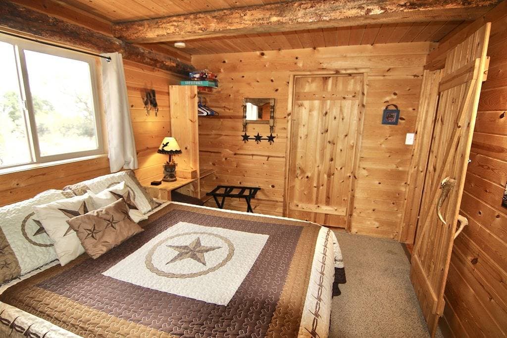 Foto 9 von 50: Entzückende Westernhütte mit Grill, Küche, Lagerfeuer, Blick auf Canyonlandslodging
