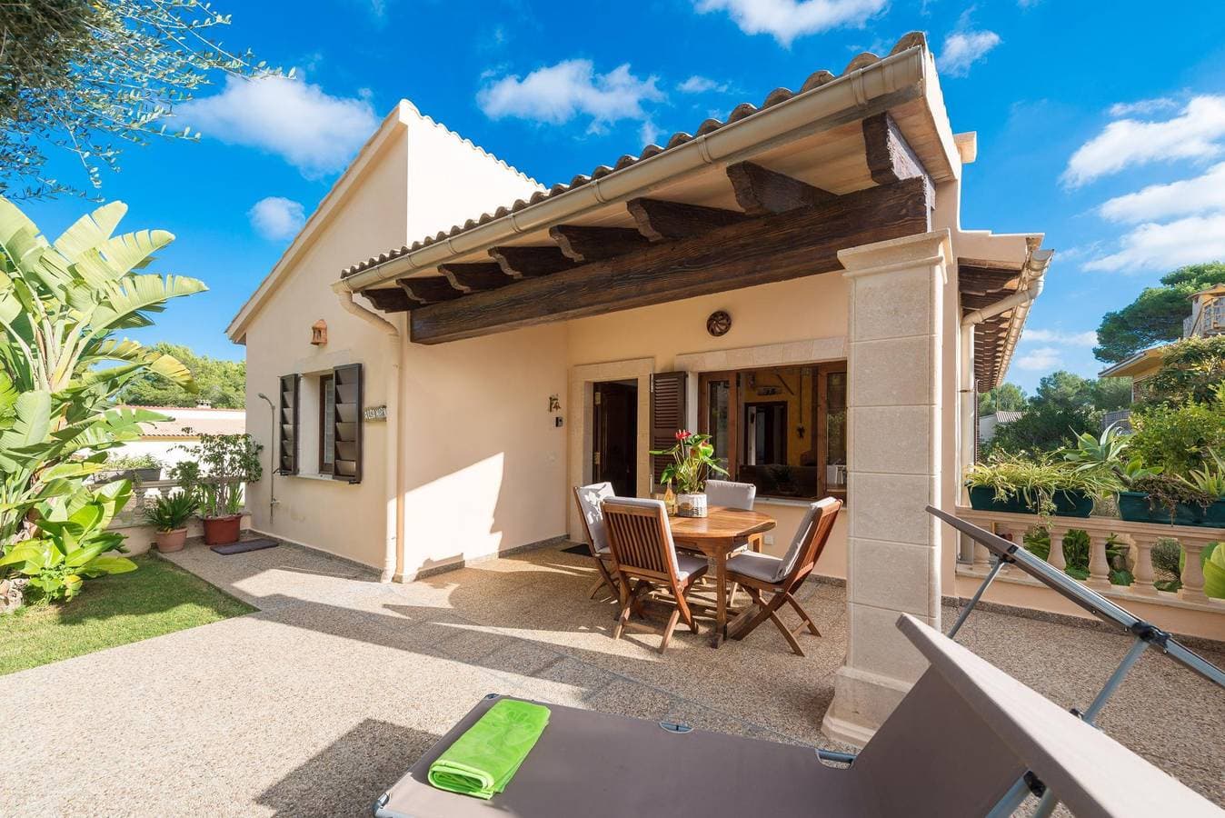 Foto 2 von 33: Alga Marina - Fantastisches Haus mit schöner Terrasse und nur 550 Meter vom Strand in Son Serra de Marina entfernt. WiFi gratis