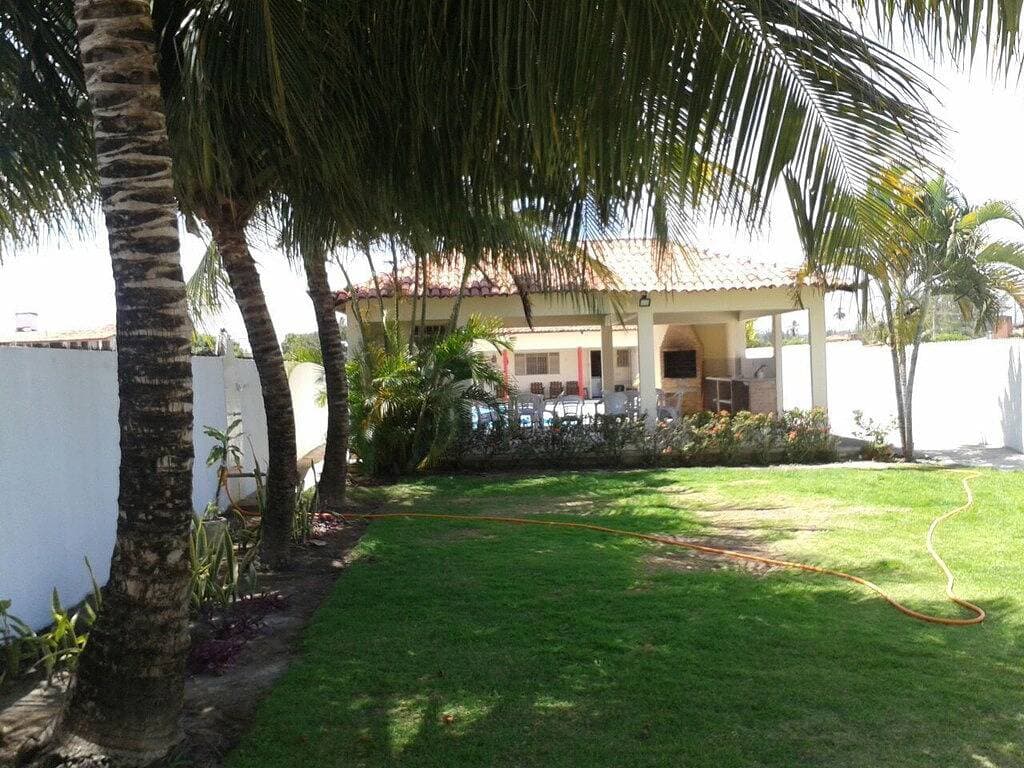 Familienhaus, Schwimmbäder, rollstuhlgerecht, 80 Meter vom Meer entfernt, Lucena / Camacari 1