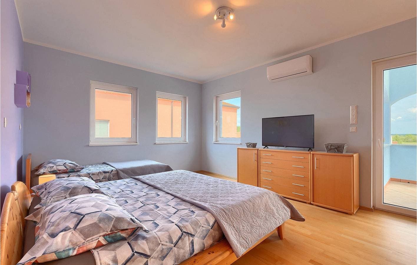 Foto 9 von 52: Reizende 2-Zimmer-Wohnung mit Pool und in der Nähe des Stadtzentrums von Kadumi