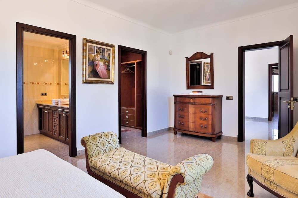 Foto 7 von 30: Ferienhaus Vidal für 8 Personen, privater Pool Garten in Portopetro, Klima, Wifi