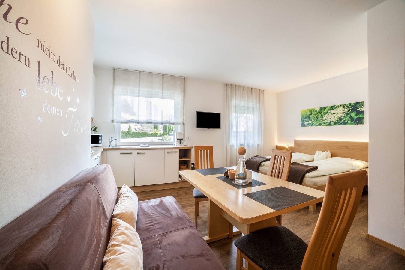 Schnitzer Ferienwohnung Holunder 1