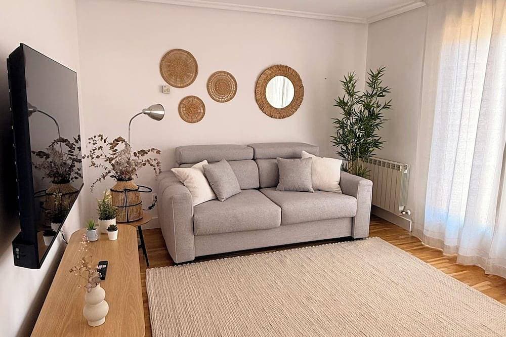 Foto 8 von 20: Hórreo Apartment in downtown Cangas with a terrace and mountain views.