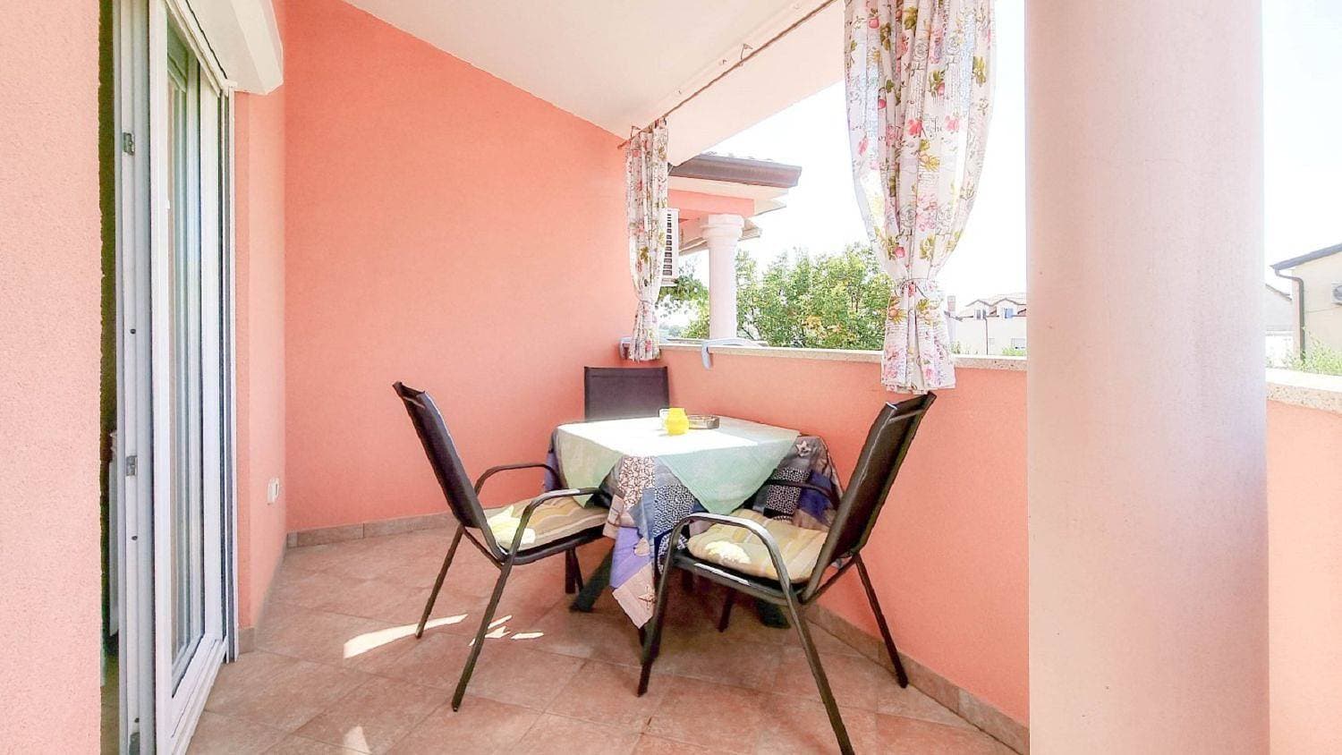 Foto 4 von 34: Hundefreundliches Apartment mit privatem Balkon, Waschmaschine, Klima, WiFi