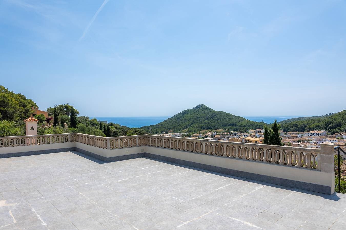 Foto 5 von 30: Ferienhaus Sestel mit Meerblick, Pool, Balkon, Garten & Terrasse