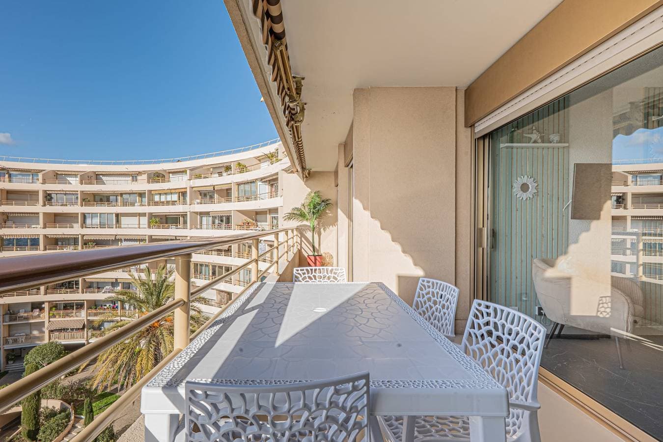 Foto 10 von 38: Ferienwohnung für 4 Personen mit Terrasse