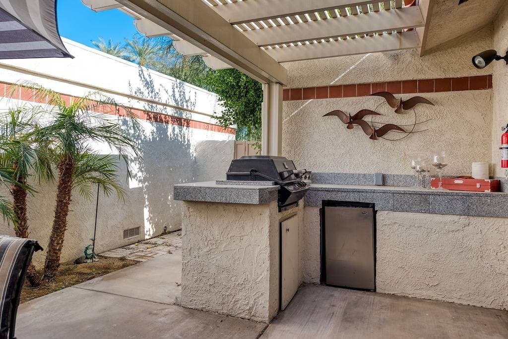 Indian Wells Pools and Streams Art Home w/ Tennis 1
