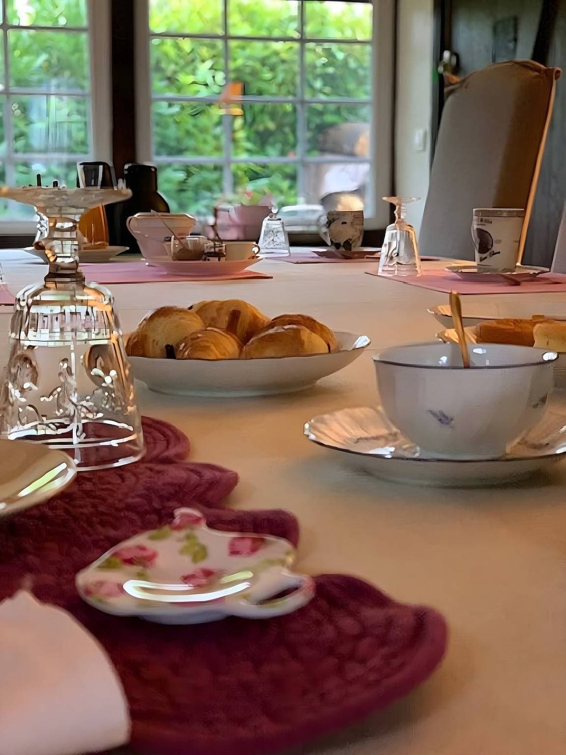 Foto 11 von 43: Gästezimmer 'English Garden' mit Pool, Frühstück, Gemeinschaftsgarten und WLAN